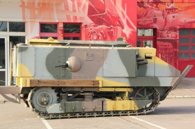 Der Schneider-Panzer nimmt die Pose für den Figaro