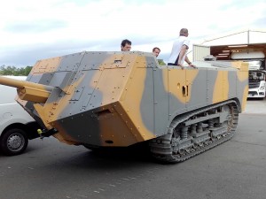 The tank Saint Chamond rolls!